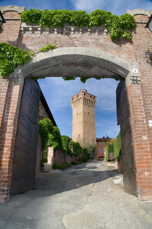 Hotel Castello Di Santa Vittoria Santa Vittoria dʼAlba Exterior foto