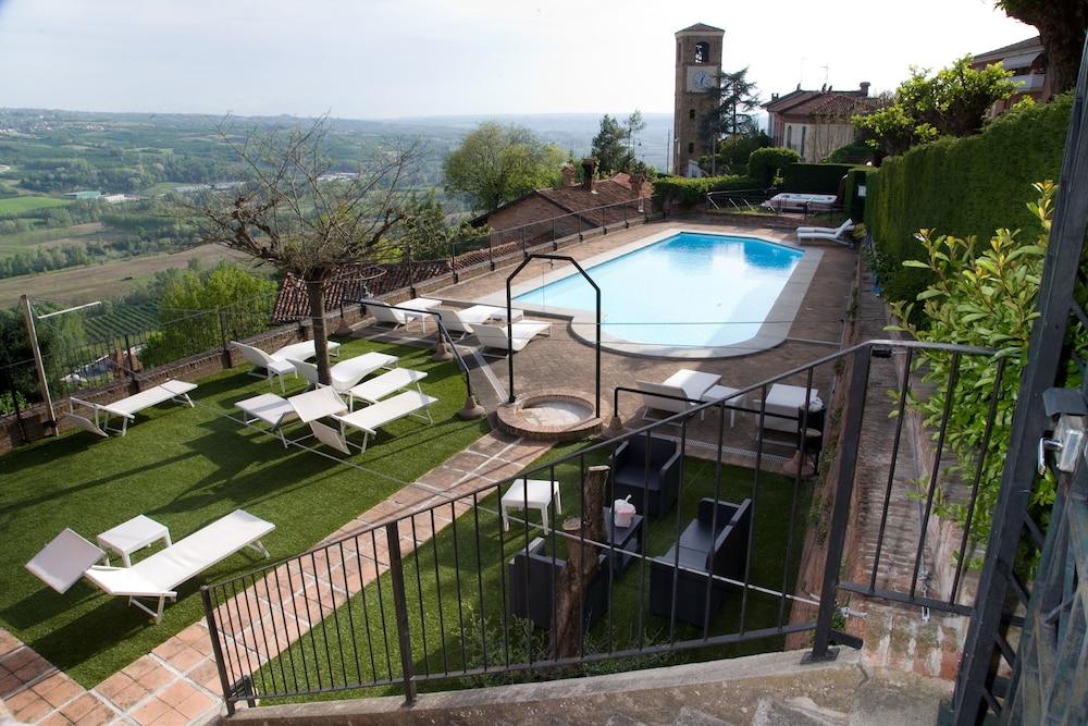 Hotel Castello Di Santa Vittoria Santa Vittoria dʼAlba Exterior foto