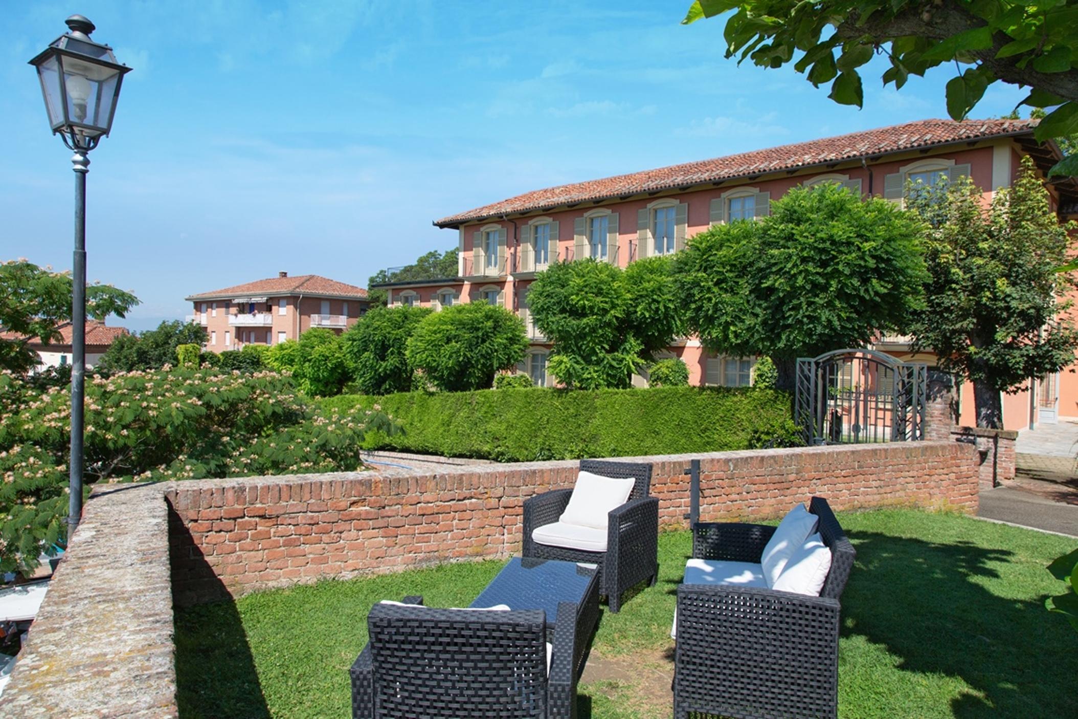 Hotel Castello Di Santa Vittoria Santa Vittoria dʼAlba Exterior foto