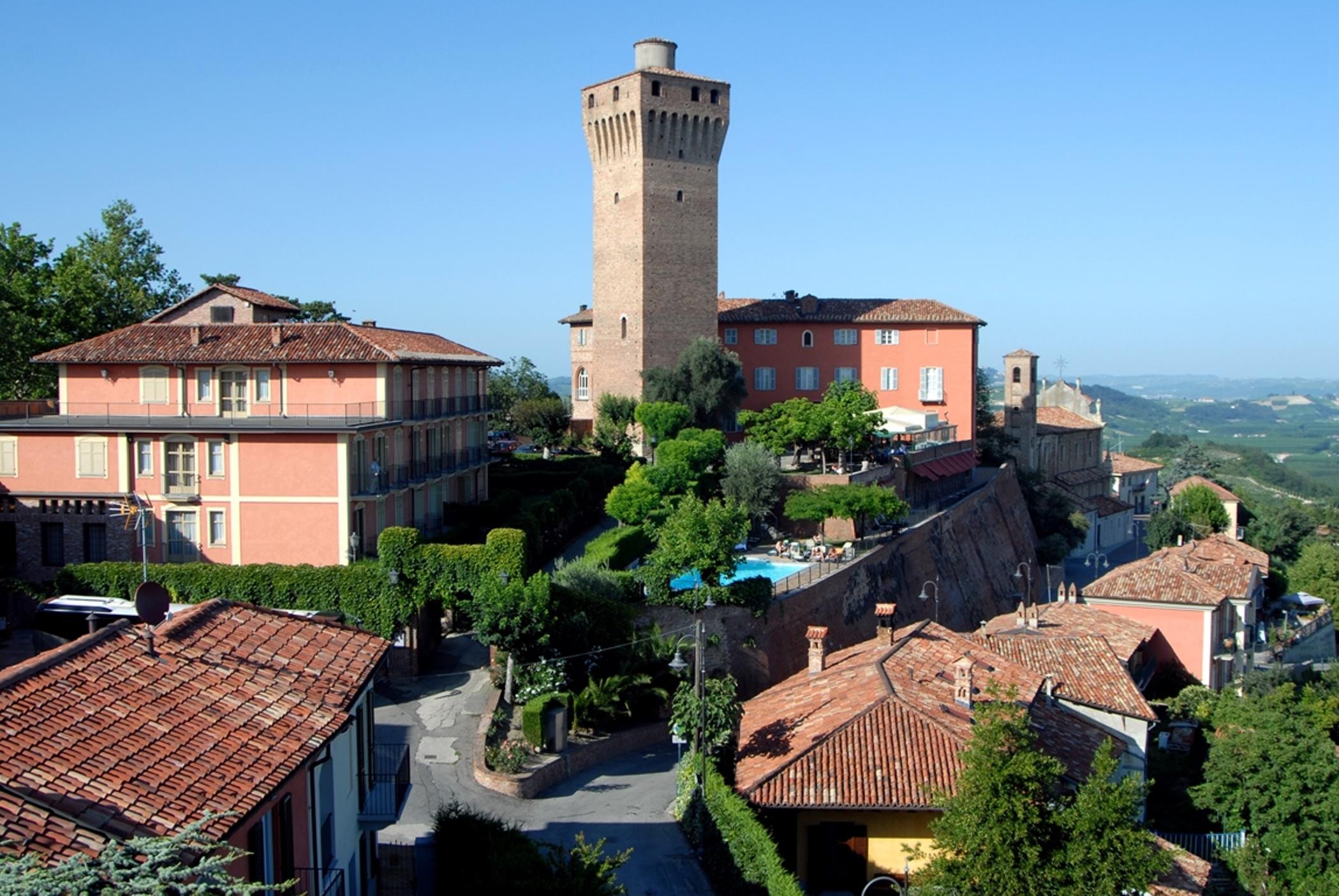 Hotel Castello Di Santa Vittoria Santa Vittoria dʼAlba Exterior foto