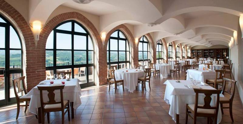 Hotel Castello Di Santa Vittoria Santa Vittoria dʼAlba Exterior foto