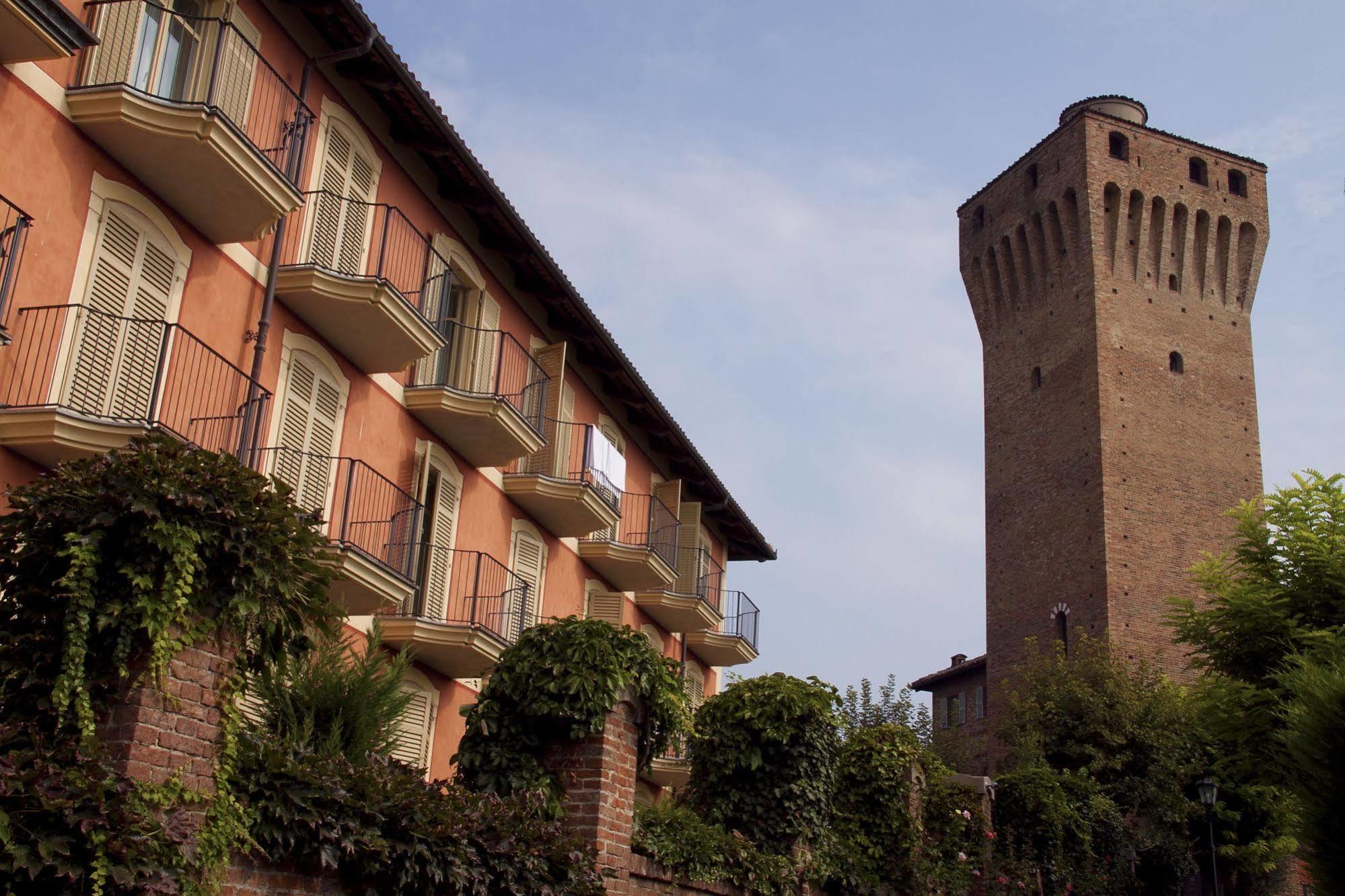 Hotel Castello Di Santa Vittoria Santa Vittoria dʼAlba Exterior foto
